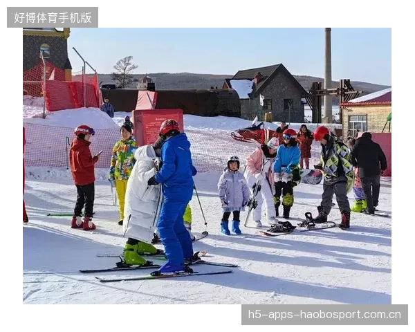 滑雪场旅游结合体育推广模式被多地复制，推动冬季运动发展新风潮